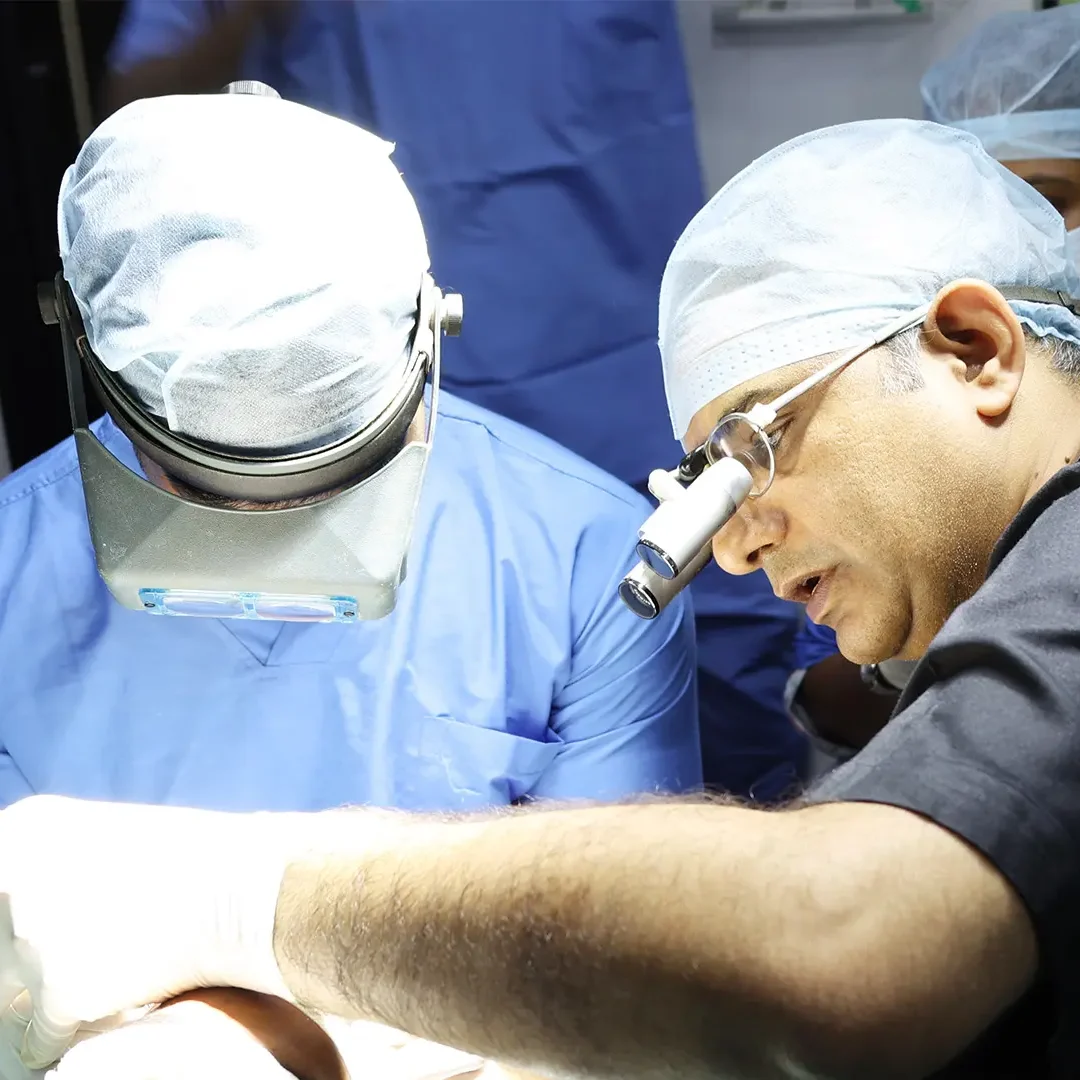 Hands-on FUE & FUT Hair Transplant Training (Saraswat Hospital, Agra) by Dr. Satya Saraswat.